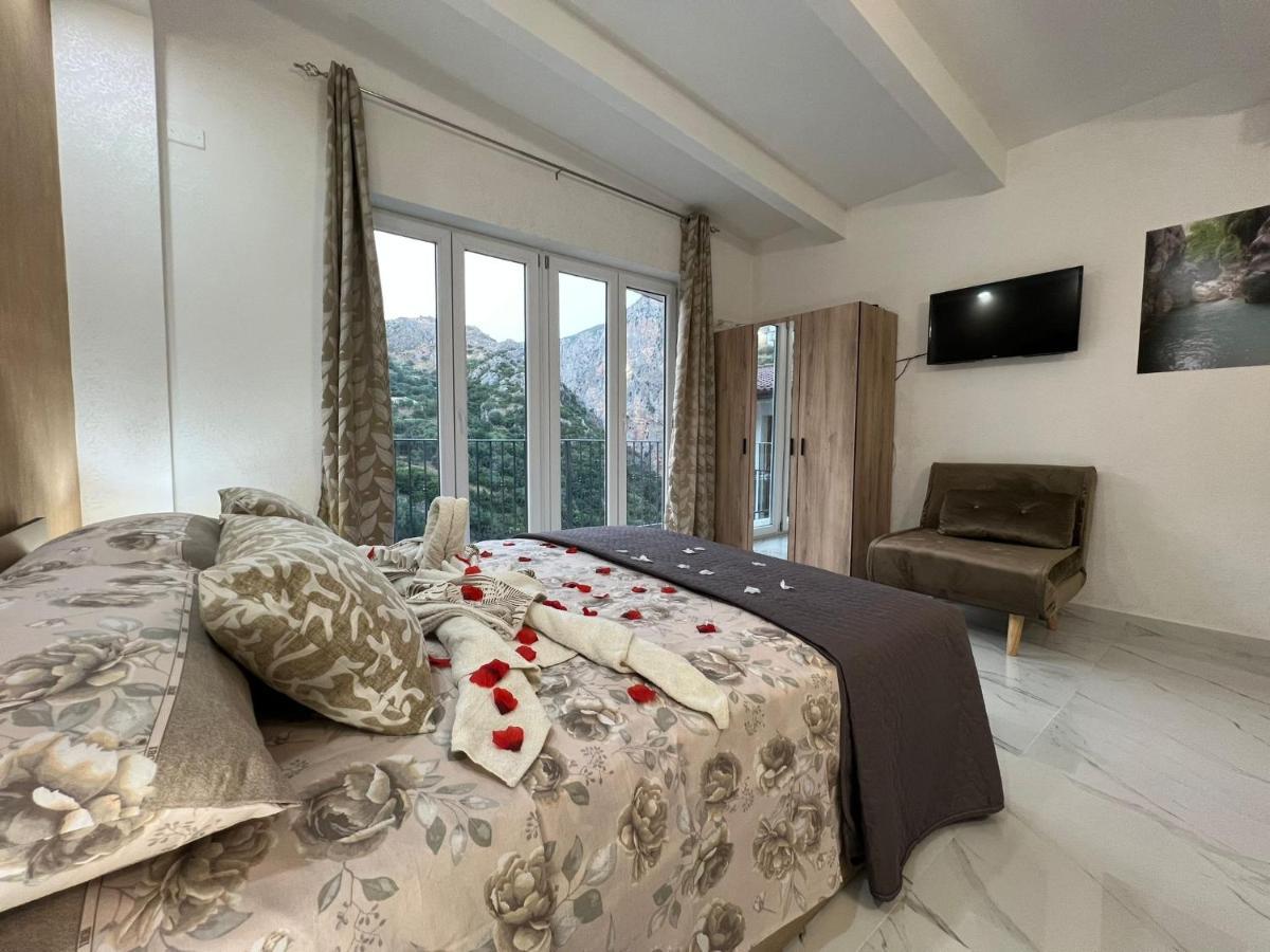 L'Oasi Del Raganello Bed and Breakfast Civita Eksteriør billede